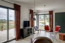 Maison contemporaine de plain-pied de 128 m² à Plouhinec, à proximité immédiate du littoral. Disponible en 2027