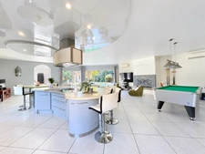 House + separate apartment