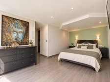 House + separate apartment
