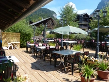 Murs commerciaux, Fonds de commerce, et appartement T5 à vendre SAMOENS (74)