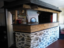 Murs commerciaux, Fonds de commerce, et appartement T5 à vendre SAMOENS (74)