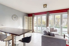 Appartement lumineux avec balcon et garage 