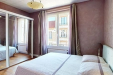 COUP DE CŒUR – CHARME DE L’ANCIEN – RUE DE VAUQUOIS – 2 CHAMBRES