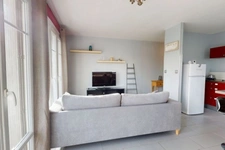 Appartement lumineux avec balcon et garage 