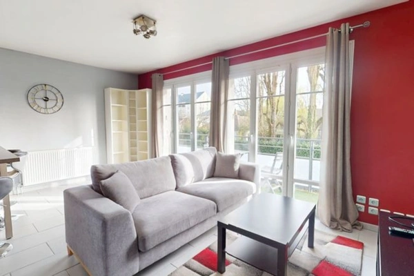 Appartement lumineux avec balcon et garage 