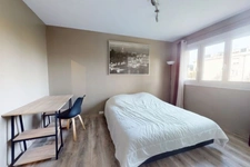 Appartement lumineux avec balcon et garage 