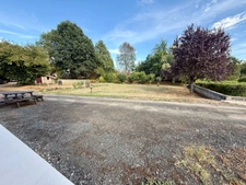 Maison de caractère avec piscine et nombreuses dépendances dans un environnement paisible
