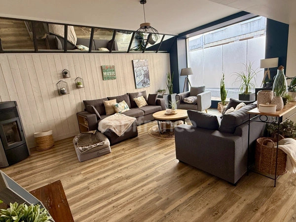 🏡 CHAMPDENIERS – Maison de caractère rénovée de 175 m² avec 135 m² de dépendances et fort potentiel