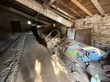 Maison de caractère avec piscine et nombreuses dépendances dans un environnement paisible