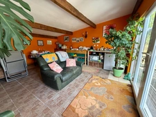 Maison de caractère avec piscine et nombreuses dépendances dans un environnement paisible