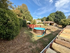 Maison de caractère avec piscine et nombreuses dépendances dans un environnement paisible