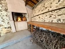 Maison de caractère avec piscine et nombreuses dépendances dans un environnement paisible