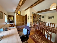Maison de caractère avec piscine et nombreuses dépendances dans un environnement paisible