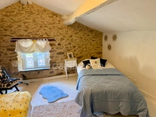 🌿 FENIOUX – Le calme absolu, de beaux volumes et une piscine !