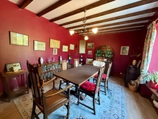 Maison de caractère avec piscine et nombreuses dépendances dans un environnement paisible