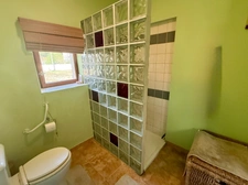 Maison de caractère avec piscine et nombreuses dépendances dans un environnement paisible