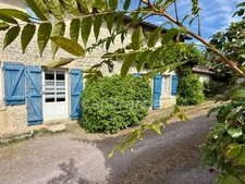 🏡 Maison en pierre pleine de caractère avec potentiel locatif – proche de Cherveux
