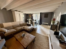 Le charme de l'ancien, le confort d'une rénovation soignée et un extérieur pensé pour profiter… sans les contraintes d'un grand terrain à entretenir.