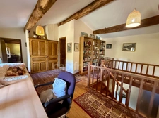 Maison de caractère avec piscine et nombreuses dépendances dans un environnement paisible