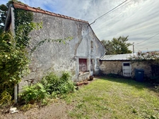 🏡 Maison en pierre pleine de caractère avec potentiel locatif – proche de Cherveux