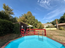 Maison de caractère avec piscine et nombreuses dépendances dans un environnement paisible