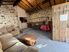 Maison de caractère avec piscine et nombreuses dépendances dans un environnement paisible