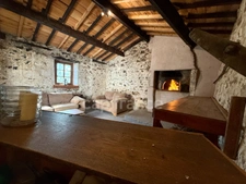 Maison de caractère avec piscine et nombreuses dépendances dans un environnement paisible