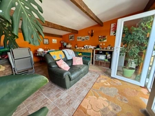 Maison de caractère avec piscine et nombreuses dépendances dans un environnement paisible