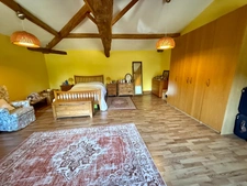 Maison de caractère avec piscine et nombreuses dépendances dans un environnement paisible