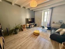 🏡 CHAMPDENIERS – Maison de caractère rénovée de 175 m² avec 135 m² de dépendances et fort potentiel