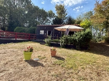 Maison de caractère avec piscine et nombreuses dépendances dans un environnement paisible