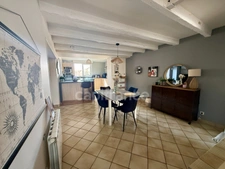 🏡 CHAMPDENIERS – Maison de caractère rénovée de 175 m² avec 135 m² de dépendances et fort potentiel