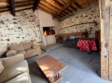 Maison de caractère avec piscine et nombreuses dépendances dans un environnement paisible
