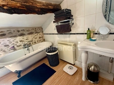 🌿 FENIOUX – Le calme absolu, de beaux volumes et une piscine !