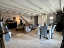 Le charme de l'ancien, le confort d'une rénovation soignée et un extérieur pensé pour profiter… sans les contraintes d'un grand terrain à entretenir.