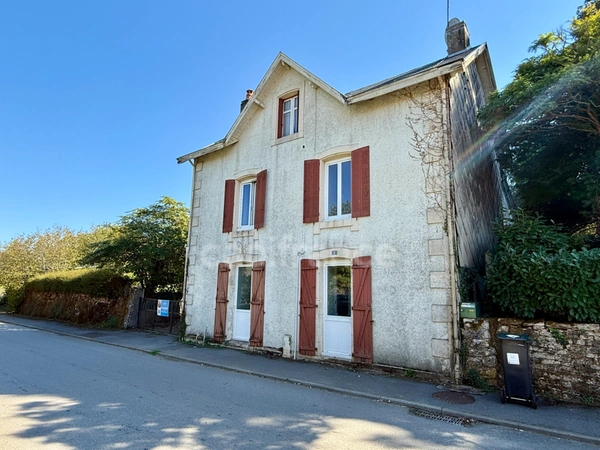 🏡 VERRUYES – Maison avec jardin sans vis-à-vis et beau potentiel d’aménagement 