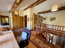 Maison de caractère avec piscine et nombreuses dépendances dans un environnement paisible