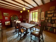 Maison de caractère avec piscine et nombreuses dépendances dans un environnement paisible
