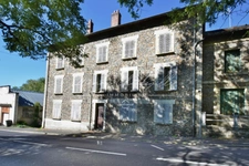 Ensemble immobilier À RÉNOVER – 3 LOTS – 231,74 m² – LANOBRE (15)