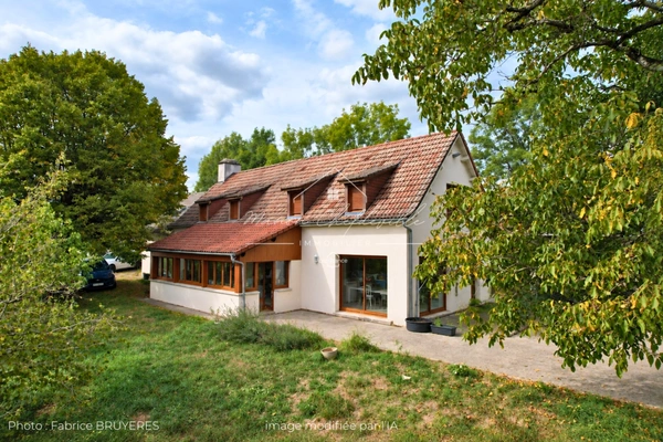 Maison de 181m² – 7 pièces - CHALVIGNAC (15)