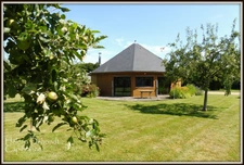 A vendre entre mer et campagne une spacieuse maison familiale.