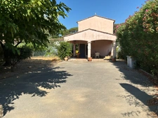 Maison de 100 m² avec jardin et belle terrasse couverte – Proche centre-ville