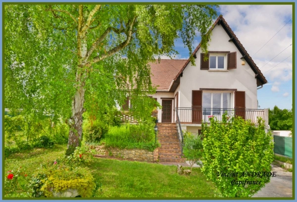 Maison traditionnelle 165 m² - 6 chambres - Sous-sol total 130 m² hauteur 2,42 m - Terrain 891 m²