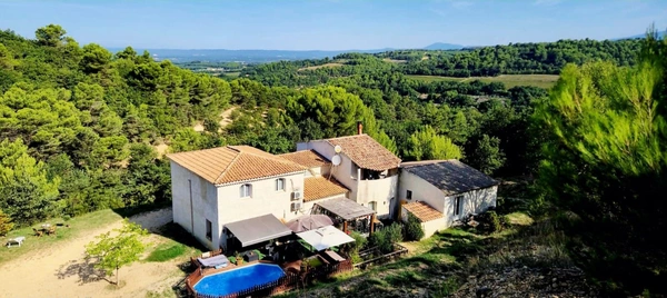 VISAN – PROPRIÉTÉ DE CARACTÈRE – 275 M² + APPARTEMENT INDÉPENDANT – 2,6 HA – PISCINE – VUE EXCEPTIONNELLE