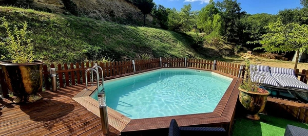 VISAN – PROPRIÉTÉ DE CARACTÈRE – 275 M² + APPARTEMENT INDÉPENDANT – 2,6 HA – PISCINE – VUE EXCEPTIONNELLE