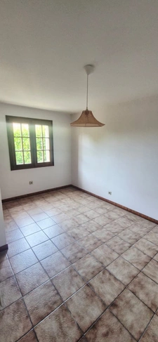 Maison de caractère 6 pièces – 4 chambres – piscine 10×5 sur 1 800 m² arborés et clos