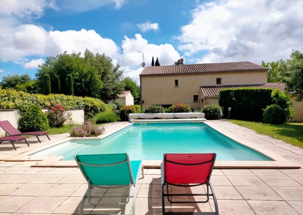 Maison de caractère 6 pièces – 4 chambres – piscine 10×5 sur 1 800 m² arborés et clos