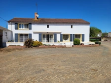 House for sale, 6 rooms, AIRVAULT (79), Land 2538 m²