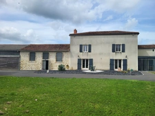 Maison à vendre 9 pièces AIRVAULT (79) Terrain clos 1208 m²