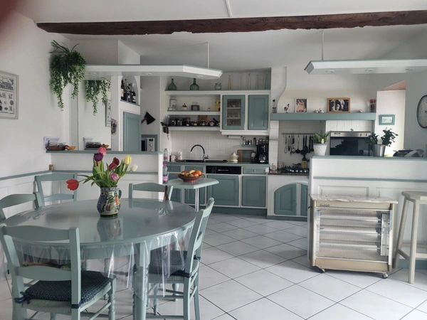 Maison à vendre 9 pièces AIRVAULT (79) Terrain clos 1208 m²